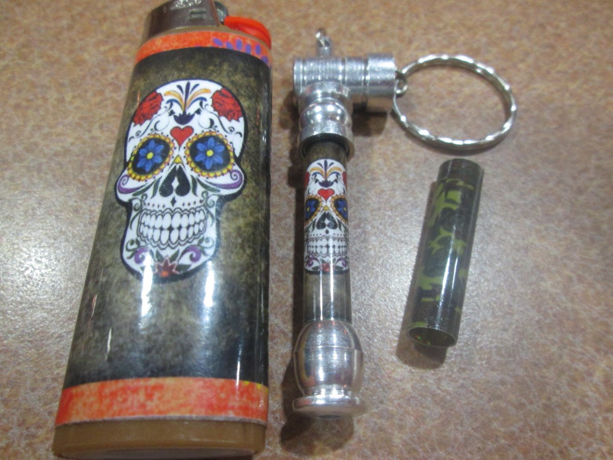 Brieneschatz's tweet photo. #pardonmebutdoyouhave a matching lighter and pipe? #lighterhugz #pipewrapz https://t.co/0kABp0WbZT