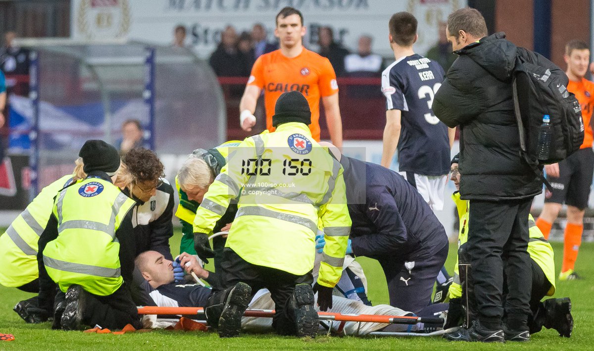 100iso_photos's tweet photo. Wishing a speedy recovery to #JamesMcPake from @dundeefconline after an awful injury today. #DUNvDUNU https://t.co/Po1yJYlktG