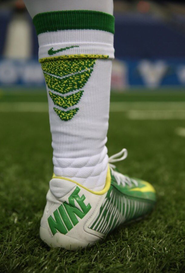 prather_34's tweet photo. Oregon bout to kill it today!!ππ #WinTheDay #Oregon #Ducks #QuackZone #NoFlyZone https://t.co/M5C6FKIGLt