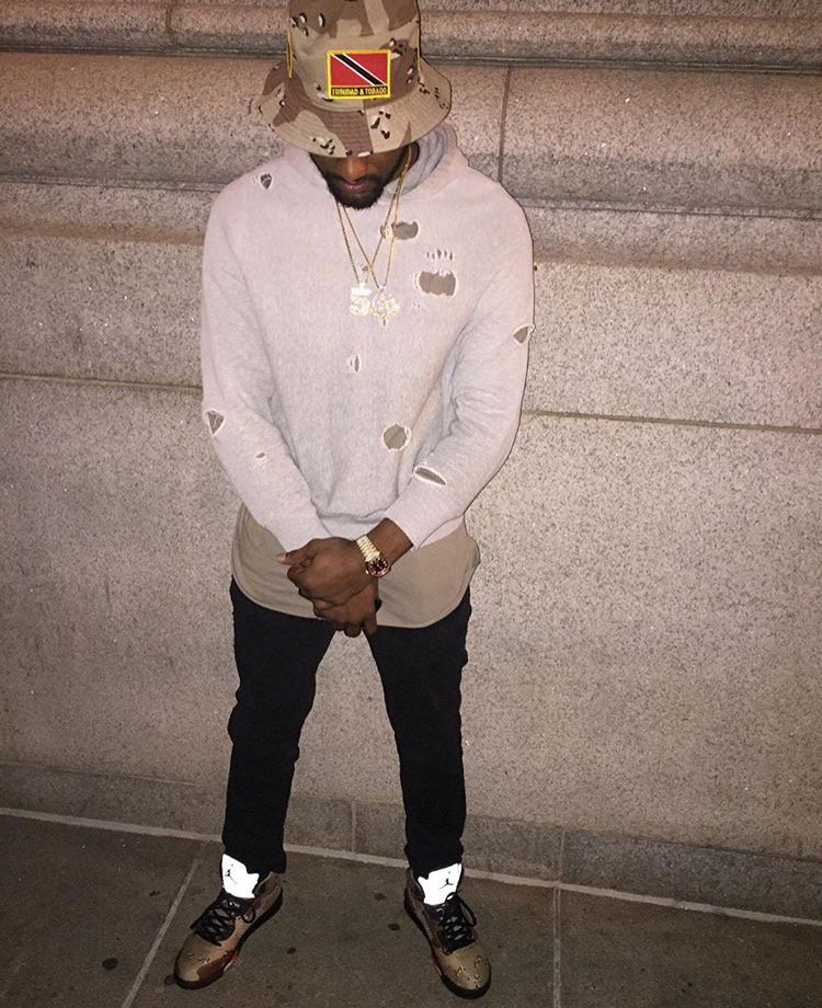 UpscaleHype's tweet photo. .@JohnWall Spotted In #NativeGear @BaneOkafor Hat & @Jumpman23 x @Supreme_NYC Sneakers https://t.co/RAO0jSoKFG https://t.co/sAxJucPW5i