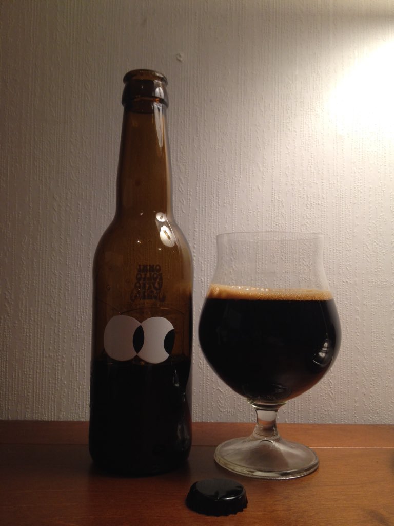 Kil_lex's tweet photo. Tämmönen, huikea herkku kaatu lasiin.
@Omnipollo 
#vuodeneka #olut #IPATON #craftbeer #imperialstout https://t.co/g3pI8eAOk7