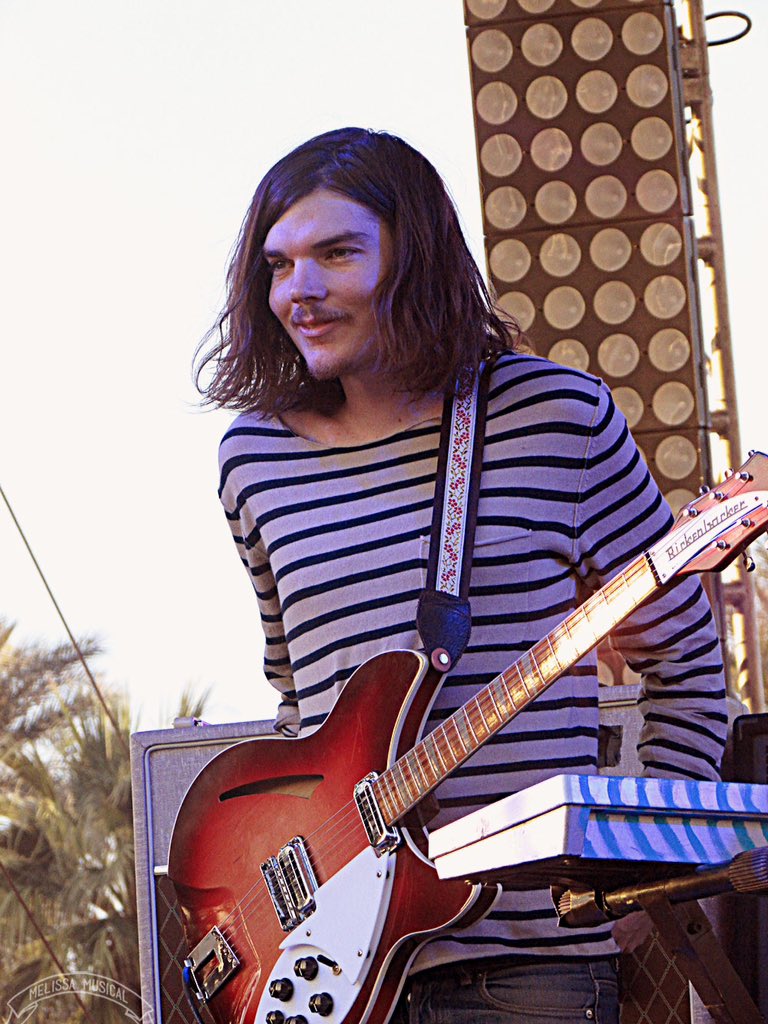 TameImpalaFanFr's tweet photo. #Happy2016 a toutes et à tous et joyeux anniversaire a #DomSimper guitariste de @tameimpala https://t.co/VJcFGi710K