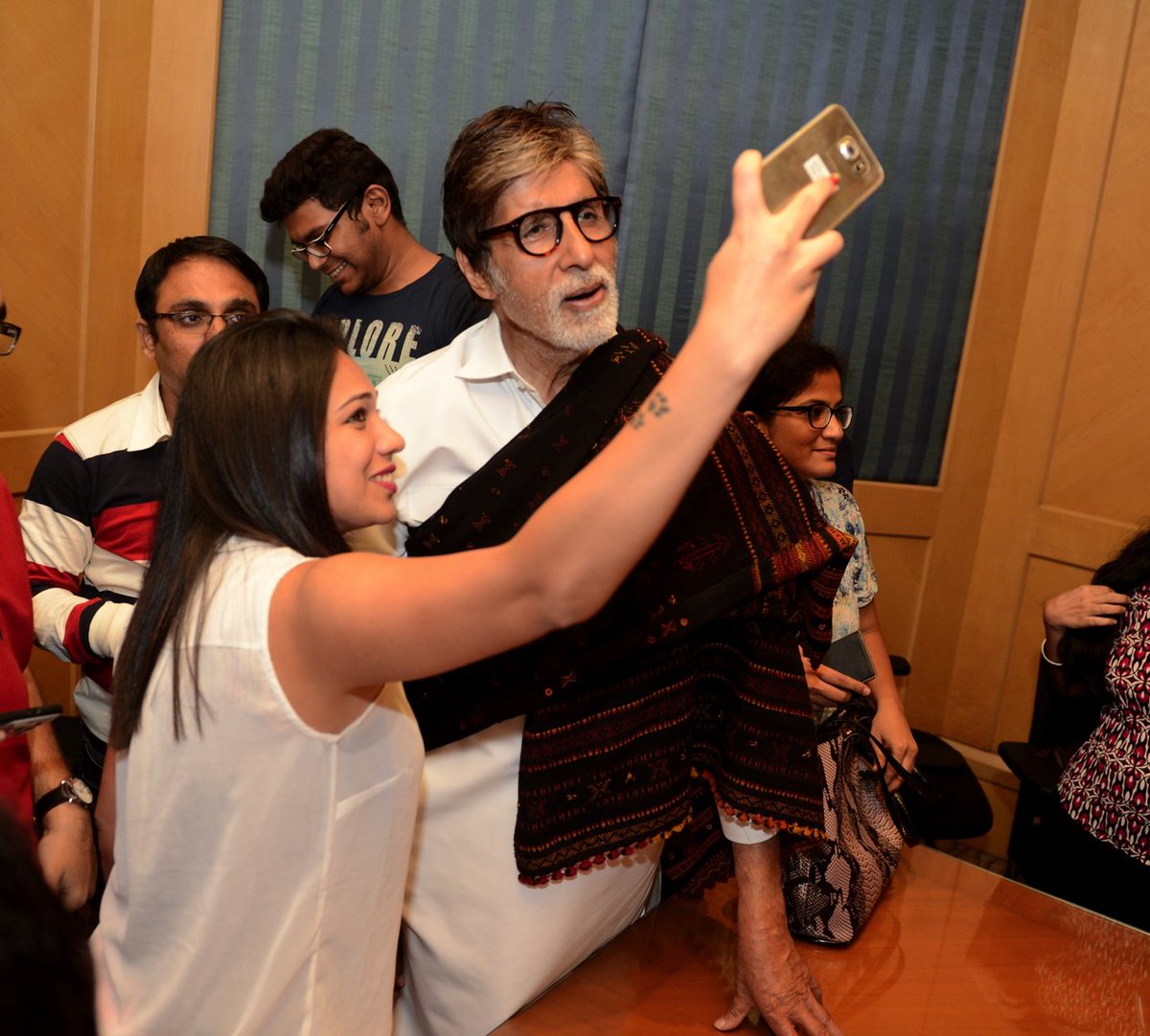 SrBachchan's tweet photo. T 2100 - The promotion of WAZIR and the penchant for the inevitable 'selfie' by the media .. https://t.co/etfSSHCBNn