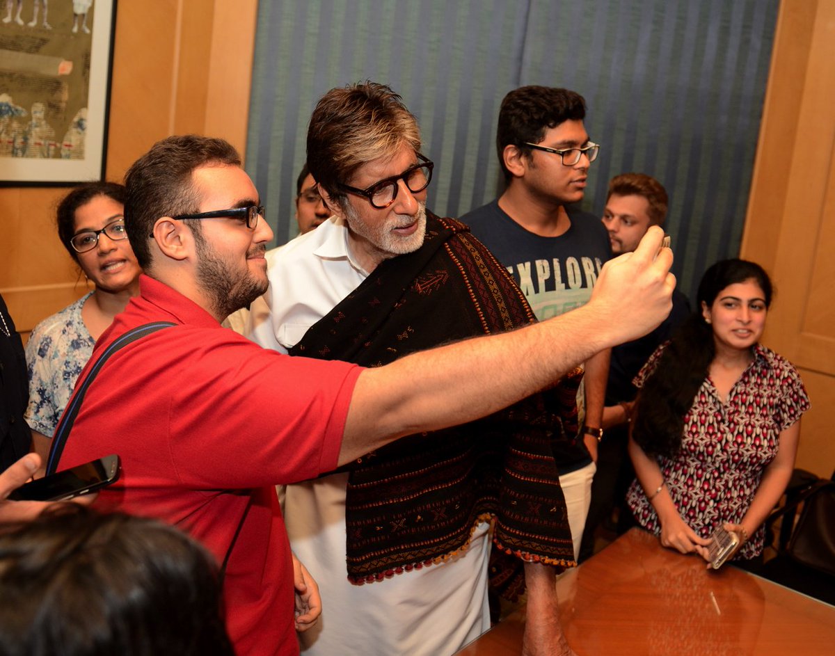 SrBachchan's tweet photo. T 2100 - The promotion of WAZIR and the penchant for the inevitable 'selfie' by the media .. https://t.co/etfSSHCBNn