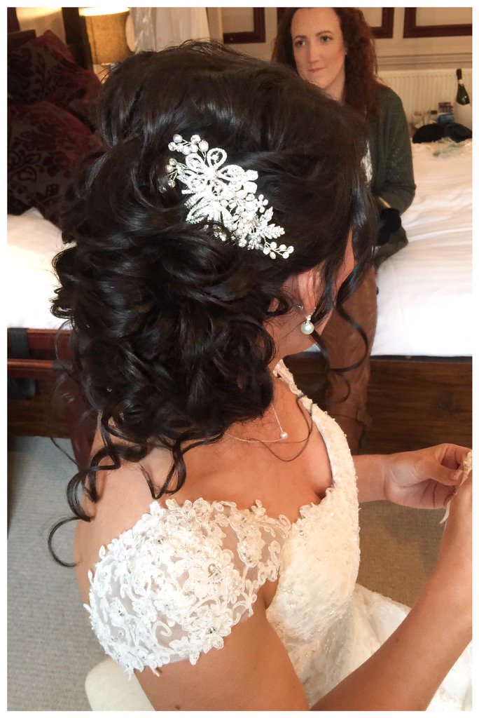 AdeleHack's tweet photo. Bridal hair by Adele Hack https://t.co/JrrvFutnzn