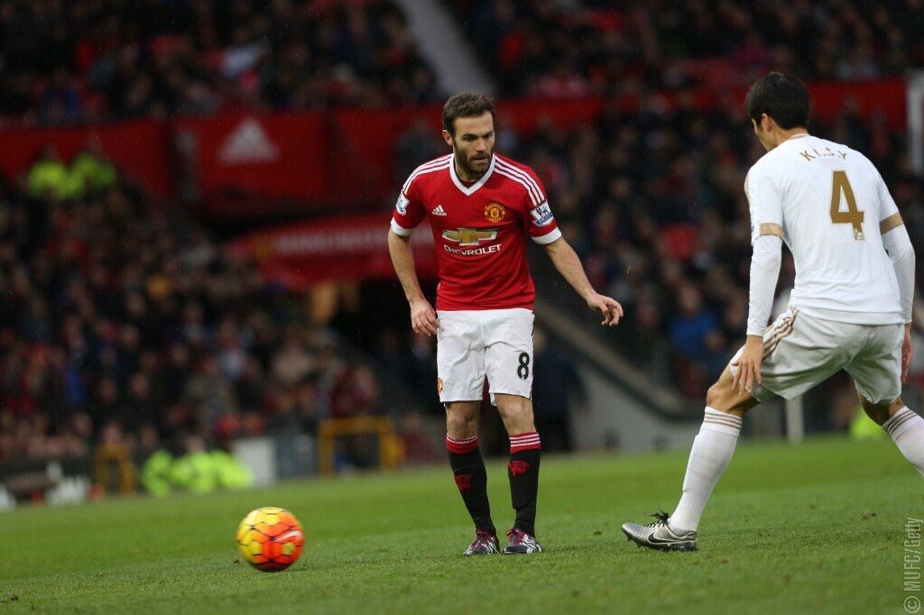 Best way to start the new year! Great goals by <a href="/AnthonyMartial/">Anthony Martial</a> 🔥 and that backheel by <a href="/WayneRooney/">Wayne Rooney</a> 👀... <a href="/ManUtd/">Manchester United</a>