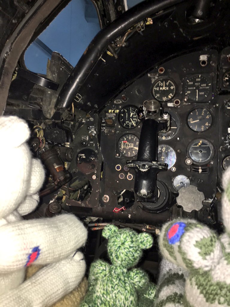 558_Sam's tweet photo. The #AvBears have a go at flying the Vulcan. They aren't quite big enough yet!! #twitterVforce #Vulcan #XM602 https://t.co/UJ6bUUaQeK