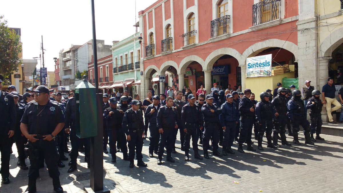 Comerciantes frustran desalojo en Pachuca - CXvUcMmUMAAeAEL