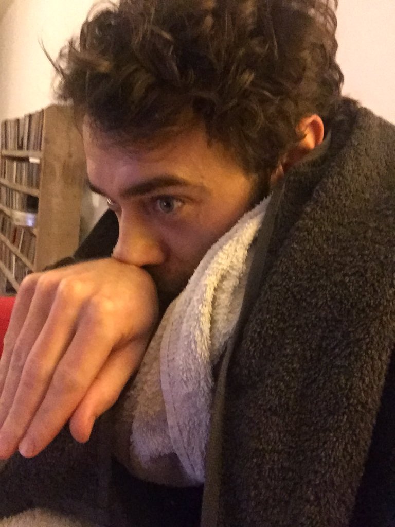 hermandeperman's tweet photo. Maak een #valkfie om de gruwelijke dood van het valkje te herdenken #widm @laurenscollee #ripvalk https://t.co/a5GLMJJVmh