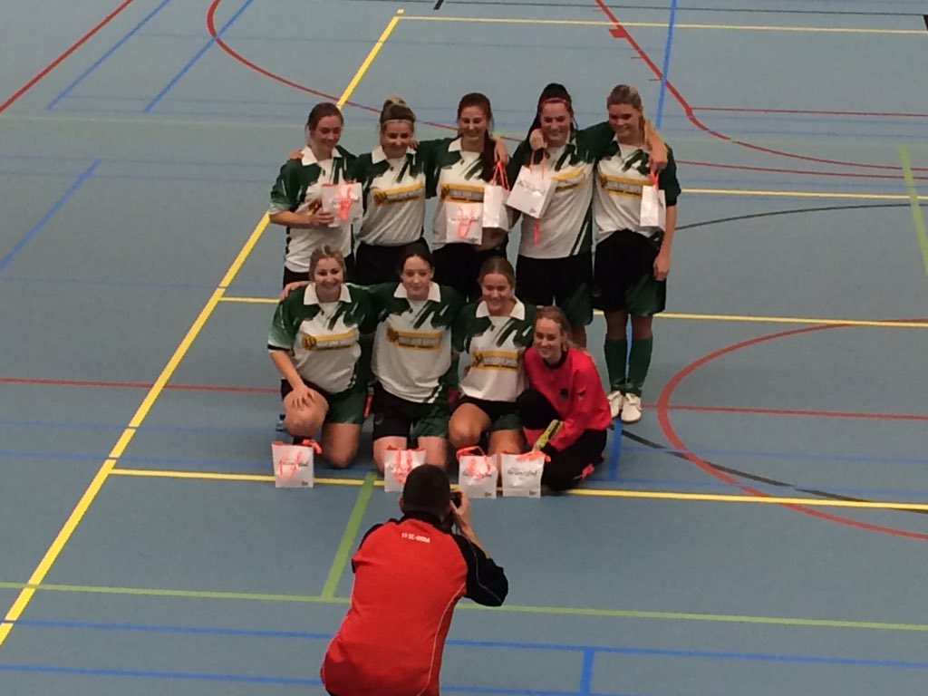 BeetgumVV's tweet photo. De dames van vv Beetgum winnen het nieuwjaars zaalvoetbal toernooi in Sint Anna! https://t.co/xtMbYlAhkj