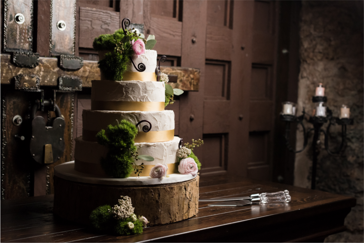 TheCooperEstate's tweet photo. A beautiful cake for a wonderful wedding. Celebrate your wedding at our fascinating venue! Call today, 305-219-6414 https://t.co/MNTMM75aLa
