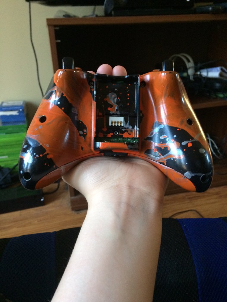 TrickersCustoms's tweet photo. I'm done modding this amazing controller! @ShoutRTs @ShoutGamers @ShoutoutLobby @GamerRTer @RoBoTicRTs @Trip_RT https://t.co/C9fjMsRbWw