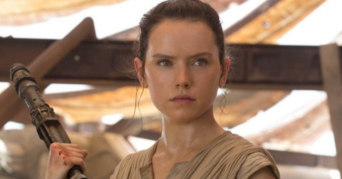 HuffPost's tweet photo. #StarWars is about to become the highest grossing movie ever https://t.co/goPdXz2ZUC https://t.co/0zwVKzSZZ1