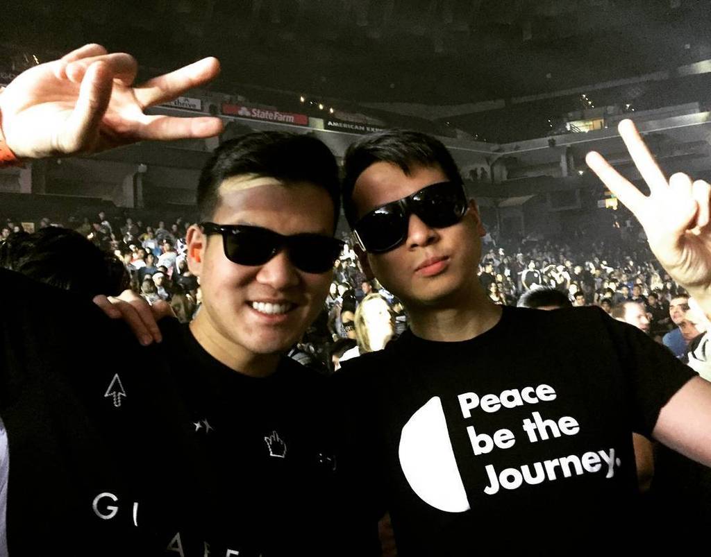 warriorsselfie's tweet photo. Another great year with my bro. Goodnight, travel well! #popnye #luoduo #dadalife #mooncollective by larkmasta https://t.co/QA8YeKw35l