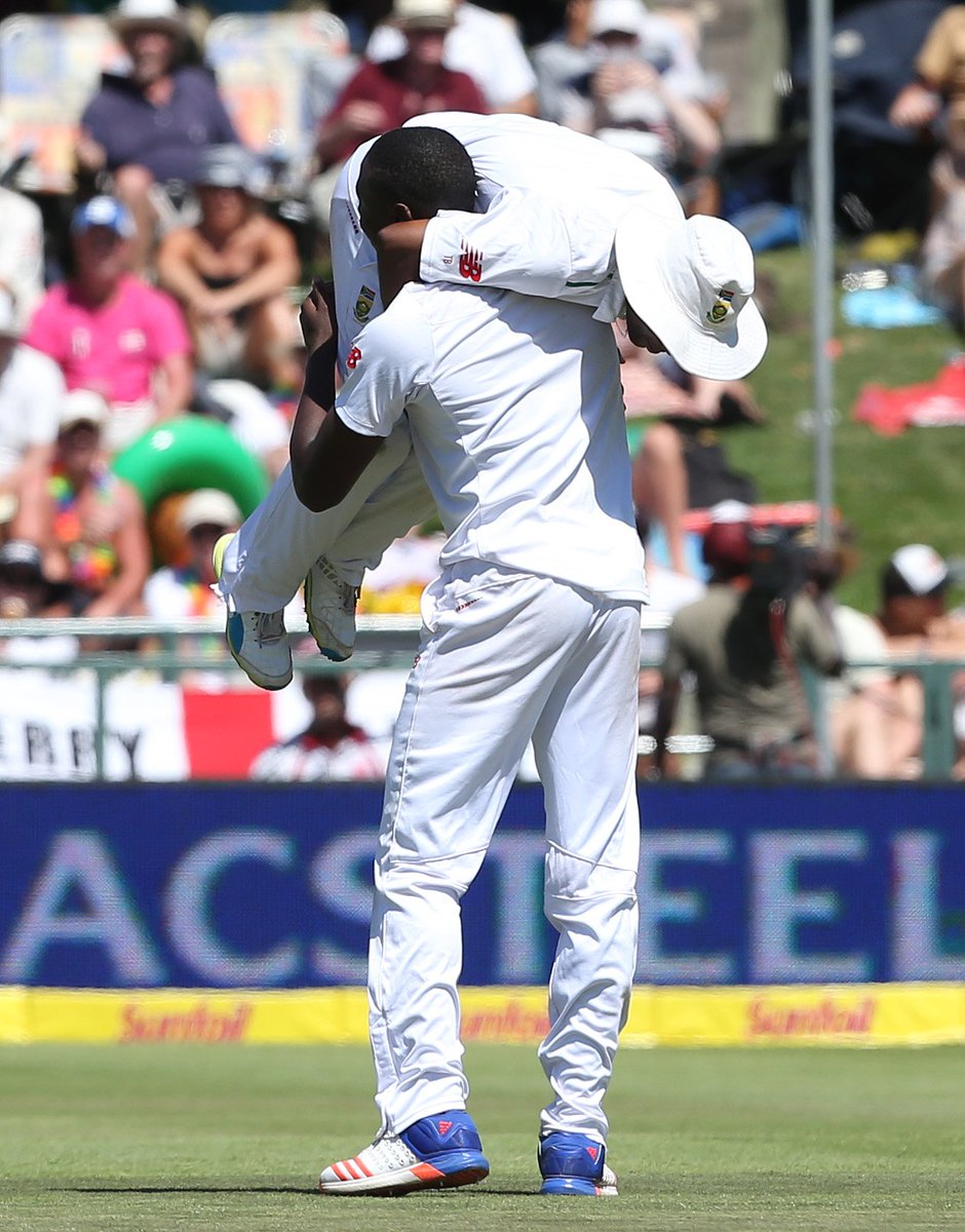 Pic of the day 😄 Photo cred: <a href="/carlfouriephoto/">Carl Fourie</a> (Gallo Images) <a href="/KagisoRabada25/">Kagiso Rabada</a> @tbavuma10