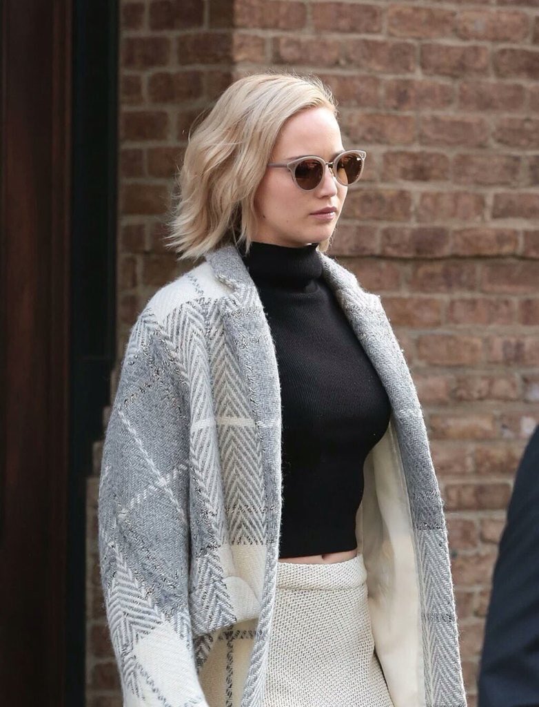 thgthread's tweet image. 33. Favorite Jennifer street outfit? (2)