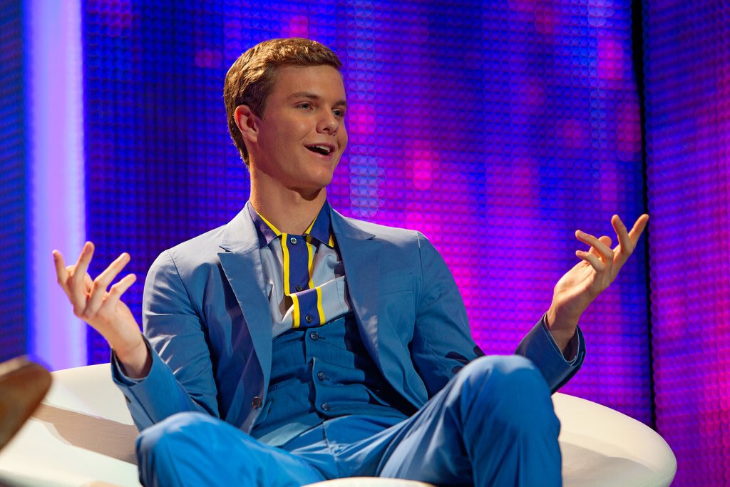 thgthread's tweet image. 40. You're in the hunger games arena, who would you hunt down and kill as first?