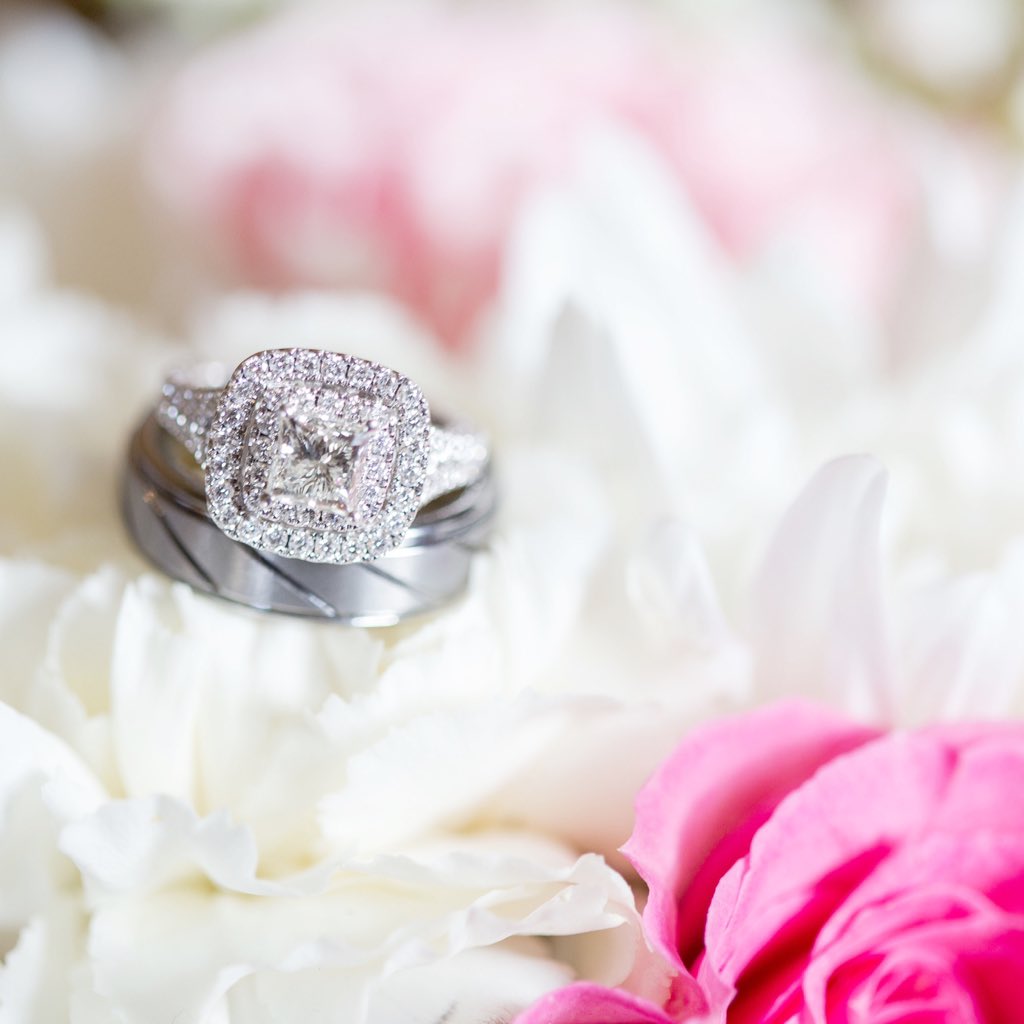 BreeOBryan's tweet photo. You can never go wrong with adding sparkle to your day! Loving this shot from my NYE wedding! #OBryanPhotography https://t.co/uONPT3Gxn1