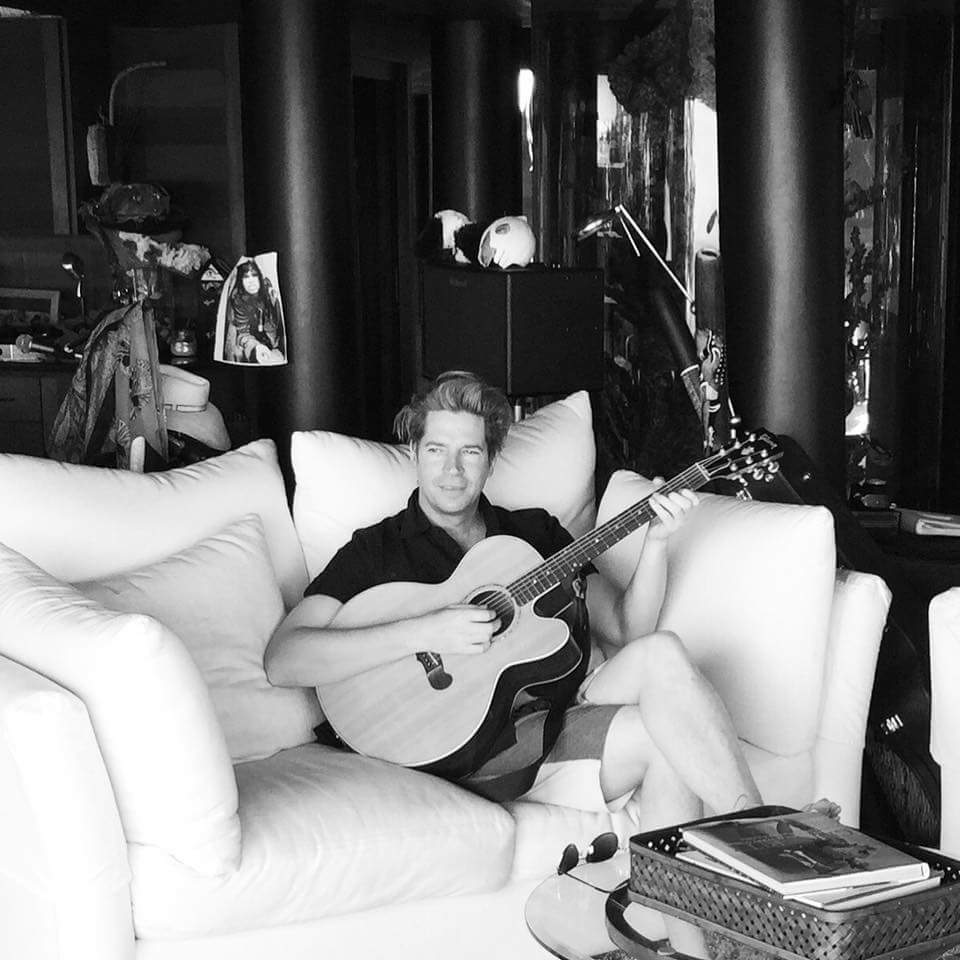 MarlaZegart's tweet photo. #SilverBuzz #NewYear #newmusic @martycasey https://t.co/6F7LWUE31y https://t.co/J0S7qYdblu