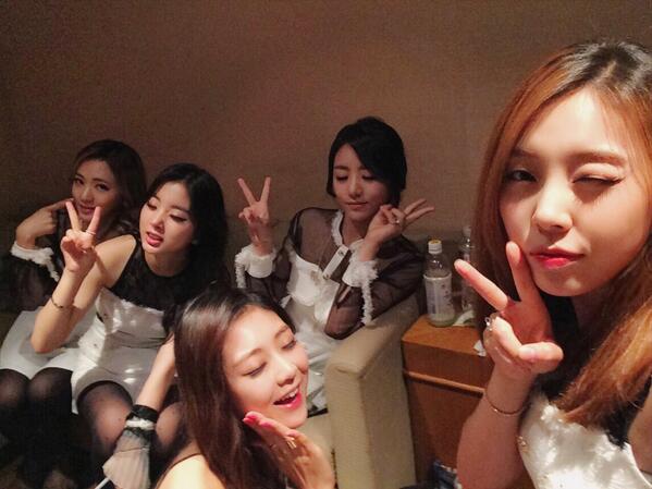 SugazelaLoka's tweet photo. " A ligação entre céu e terra existe através de amor. "
#ForeverLadiesCode https://t.co/jge0uwa7XE