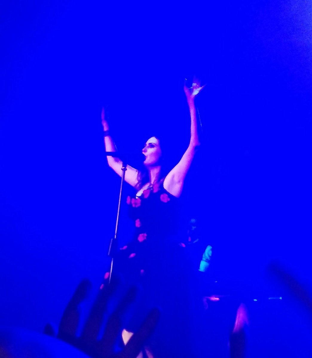 PaulaMonasteri's tweet photo. No se puede empezar el año de una mejor manera. Conciertazo de @WTofficial ❤ https://t.co/v5nGtxkVMK