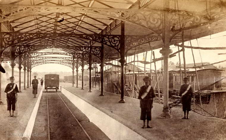 #SriLanka #Railway #Colombo #Kandy Sri Lanka Railway History Construction to First Journey.
railwaylanka.blogspot.com/2016/01/sri-la…