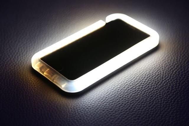 heauxgoals's tweet photo. phone case with a built in selfie light https://t.co/z7QCfK0w21
