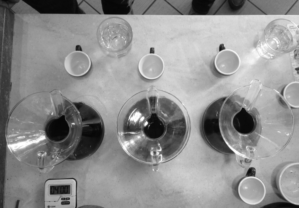 BroadwayCoffee's tweet photo. Experimenting with grind settings today. #chemex https://t.co/867HDNRru4