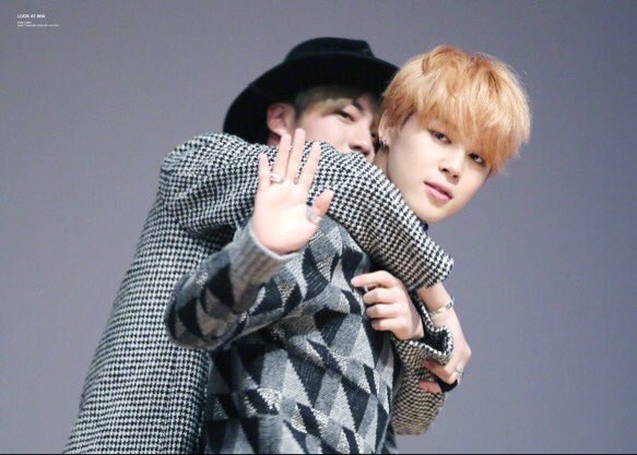 sy__oO's tweet photo. ハタチに抱きつく23歳なに？？😂かわいすぎるだろうよ😂😂じみんちゃんイケメンすぎるしなんなん😂😂😂😂 https://t.co/vwym8embih