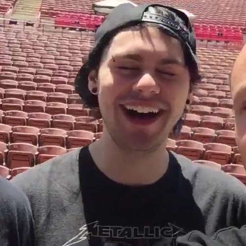 colorsof5sos's tweet image. michael // peachy