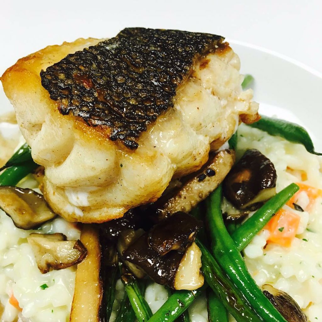 paces_and_vine's tweet photo. Tonight's special: Red Drum Fish w/lemon tea risotto, sautéed greens and shiitake mushrooms! #namnamnam https://t.co/HnN0XXOulq