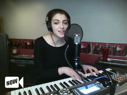 KillerCaitSnow's tweet photo. 🔴 LIVE @KeriNicoleMusic on #YouNow - https://t.co/6gLVA49MSB https://t.co/os0xoX863c