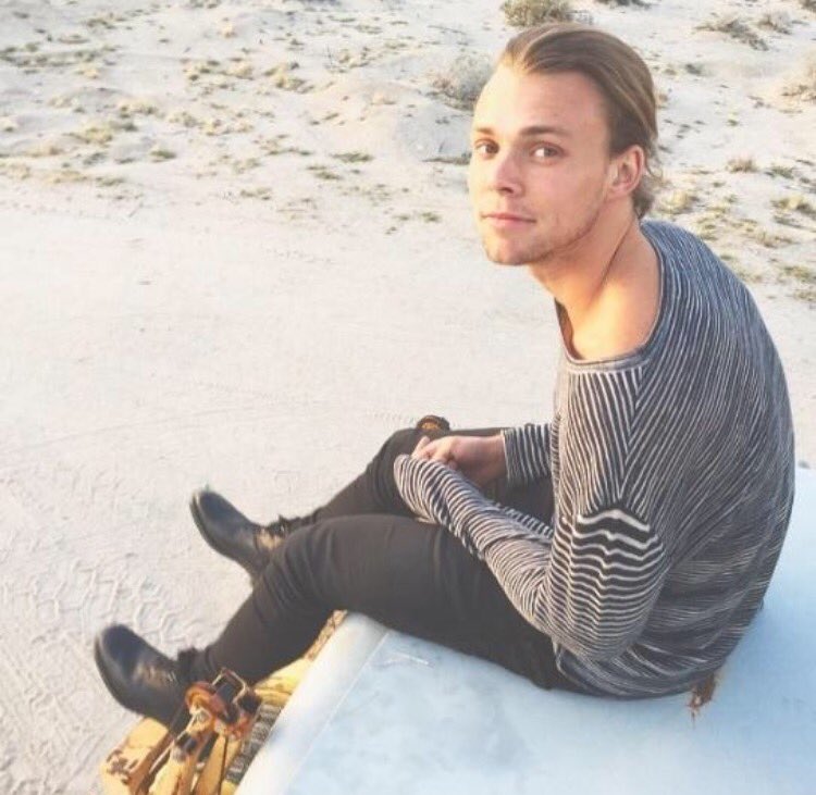 pocassium's tweet image. Current iPhone wallpaper.