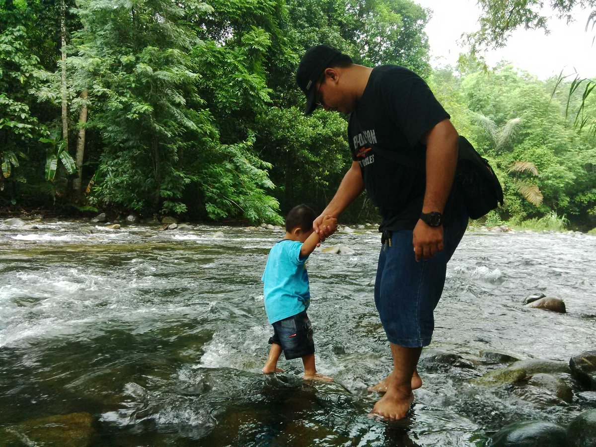 SahalaBudian's tweet photo. Main air sungai, airnya jerniiiih, dingiiiin di Loksado,Kalimantan Selatan https://t.co/jEs4udHH76