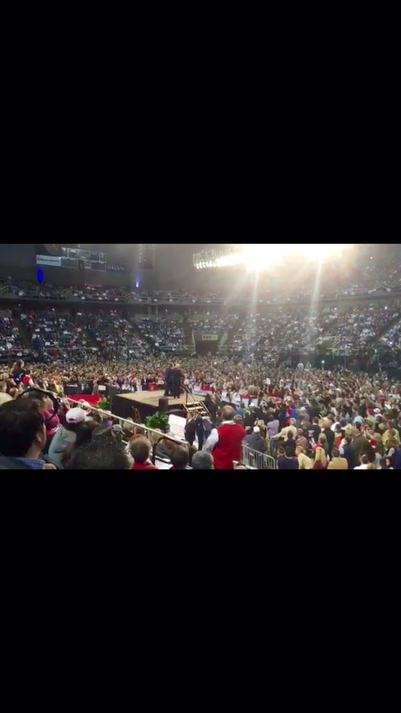 PhoebeBeach's tweet photo. Biloxi #Trump2016 #panTheCrowd https://t.co/29UcvM4JCv