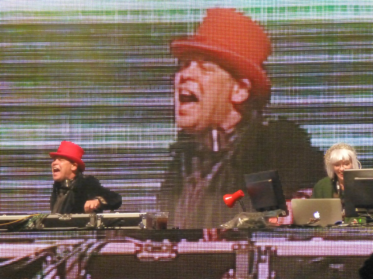 DeejayDawn's tweet photo. NYE 2015 went off, Edinburgh style! 🎉 🎆 🎉 🎆 🎧 @edhogmanay @CCfunkandsoul #hogmany #blogmany https://t.co/YzJYKiyGJj