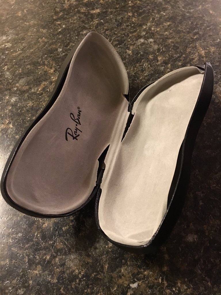 jphawkIn's tweet image. Ray-Ban hard cases are awesome! Saved my glasses from being crushed by car. Thanks @ray_ban!
