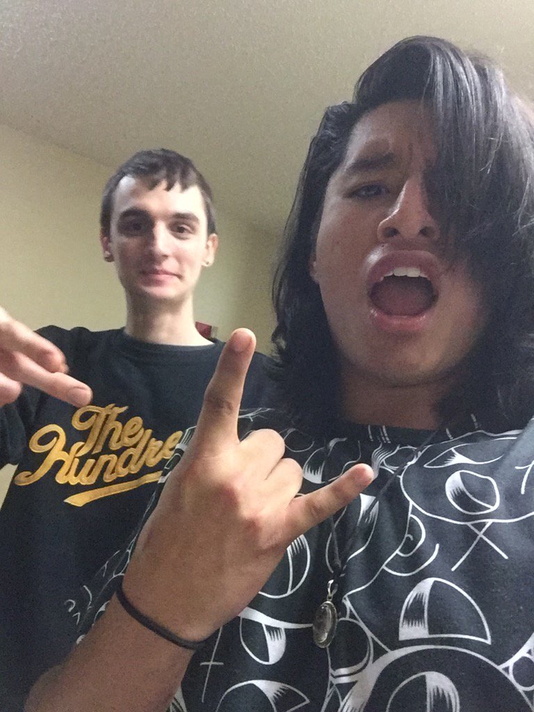 Im_Awkwerd's tweet image. Met @Bommer_Dubstep and we coolin 😎