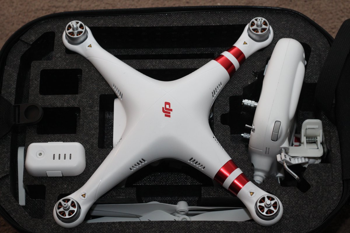 la0502's tweet image. Finally figured out how to CORRECTLY fit remote control in #DJIPhantom3standard #hardshellbackpack. #itspossible