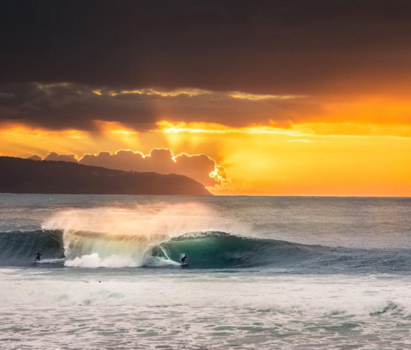 TheSurfChannel's tweet photo. Every regular footer needs a goofy footer best friend for this very reason. #splitthepeak Photo: @micahphoto_ https://t.co/PLi6BYzUzH