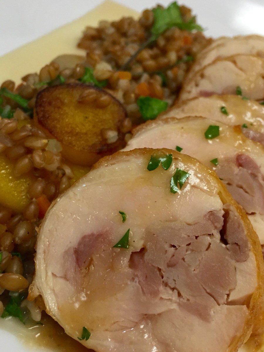 chefmanleesiu's tweet photo. Lake Meadow Farms Chicken Roulade, anson mills farro, green cay farms kale, celery root puree  @eaupalmbeach https://t.co/ffD2EXo0ew