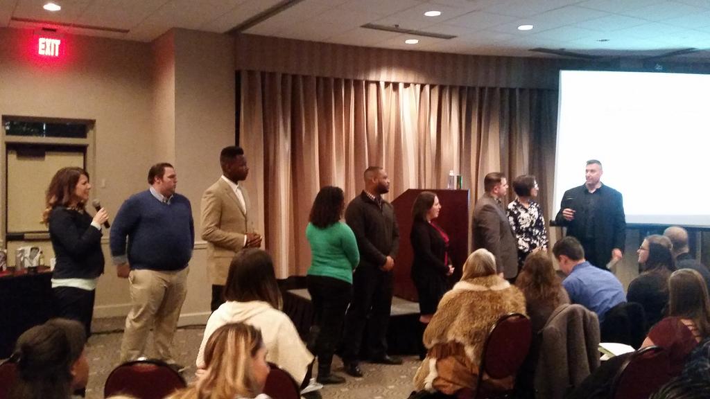MandoCruz15's tweet photo. New 1,000's! Helzer team meeting. #Emeraldhelzerteam https://t.co/9xZUWYVckc