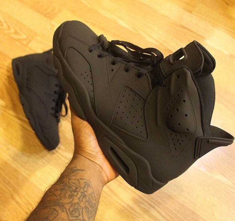 SneakerPics23's tweet photo. Custom 6's 😍 https://t.co/C2sEPvTyCz
