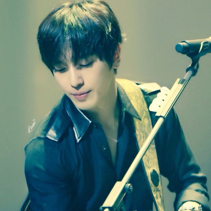 masteryonghwa's tweet photo. @JYHeffect the reason i smile like an idiot at times is you 😍😘😚 https://t.co/u5ROTtYDaB
