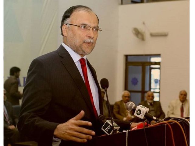 TribuneBiz's tweet photo. UET alumni reunion: Pakistan could be among top 25 economies, says Iqbal https://t.co/Ht9osDNDkJ https://t.co/9TSMon6I4P