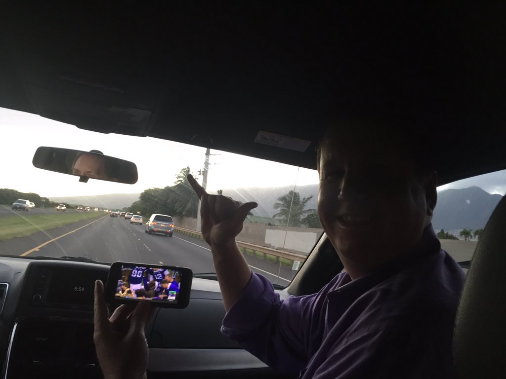 LeeHenry's tweet image. Just landed in Maui. Just in time to watch the FROGS WIN! #slingbox @jjhenrygolf