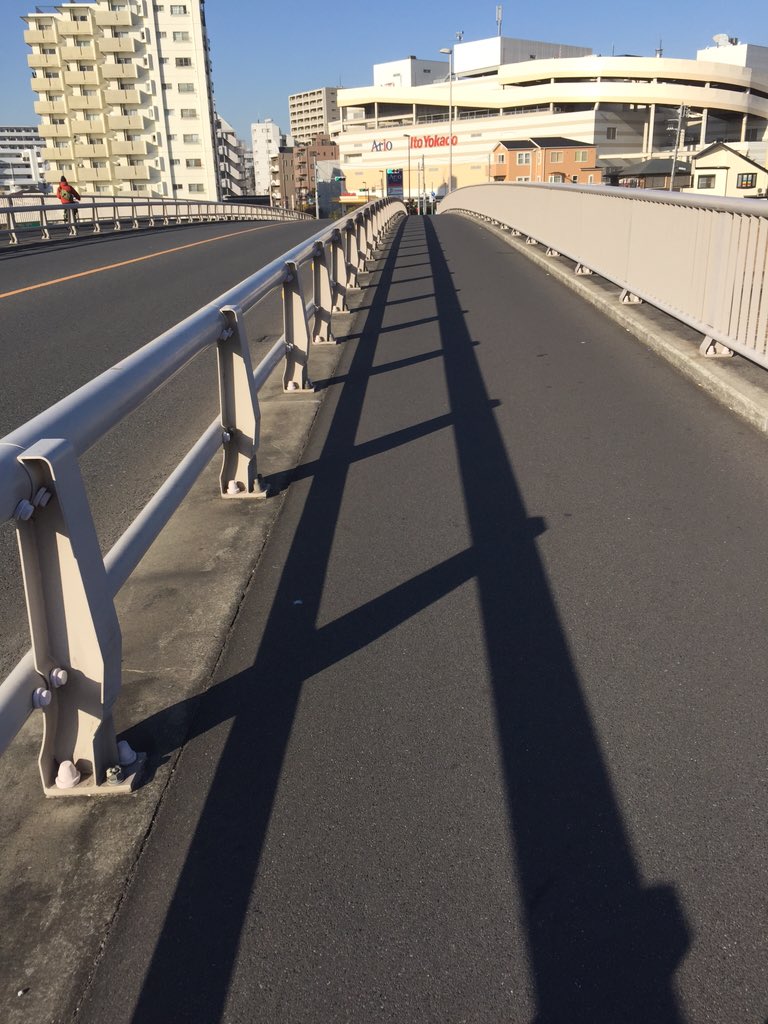 dokoeiko's tweet image. いつも線路みたいだなって思って自転車漕いでる。