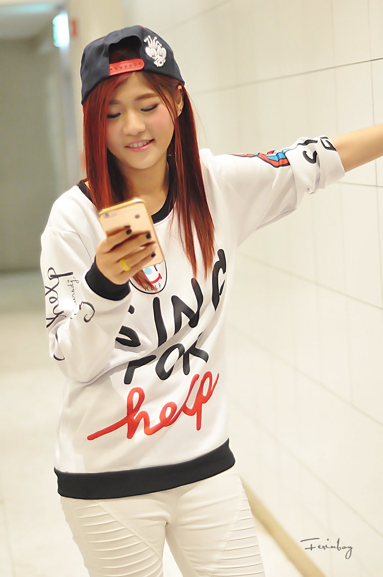 ferinboy's tweet photo. เด็กพี่มันร้าย เมื่อได้ไลน์สาวมา #SingForHelp2015 #leenamm #เอมน้ำ https://t.co/4R0hq9mMxL