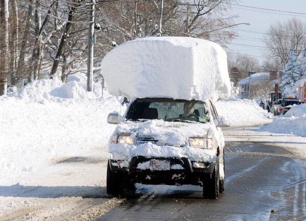 UBtalkin's tweet photo. Northeast braced for record-breaking snowfall #MostRTed2015 https://t.co/j6jJocLcmH Something is on his roof! https://t.co/EjXotTCDaW