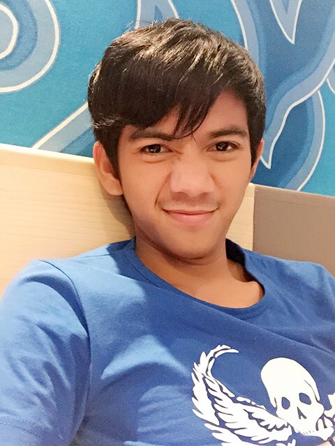 DA2_Ridho's tweet photo. Hahahahhaha
Lagi laper nunggu makanan..
Muka capek..😘😘
#SayaRamayana 
#RizkiRidhoMnGRamayanaCRB 
@ramayanads https://t.co/uCb6pWbgmE